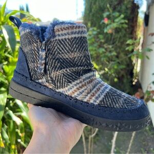 Muk Luks Women's Street Richmond Bootie Sz 6.5 in Navy Flannel